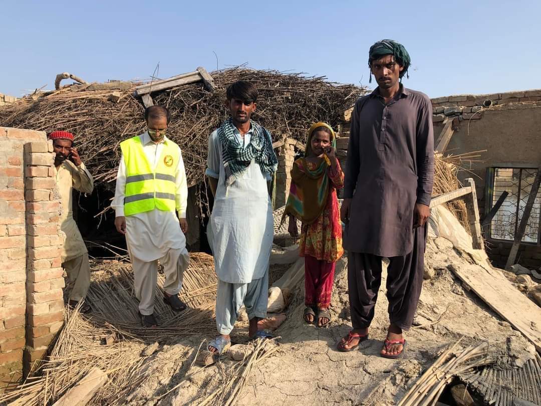 WadoodK484's tweet photo. سندھ میں مختلف جگہوں پر اپنی استطاعت کے مطابق ہمارے ٹرسٹ نے 150 خاندانوں تک راشن پہنچایا،
ایک وقت کا تیار کھانہ جگہ جگہ پہنچایا،
اور کہی پر دسترخوان سجائے۔
اللّٰہ تمام ڈونرز کا یہ جزبہ اپنی بارگاہ میں قبول فرمائے ۔
#timetohelpuk #timetohelpnetherland #Embracerelieforganization https://t.co/SLH5ctjROR