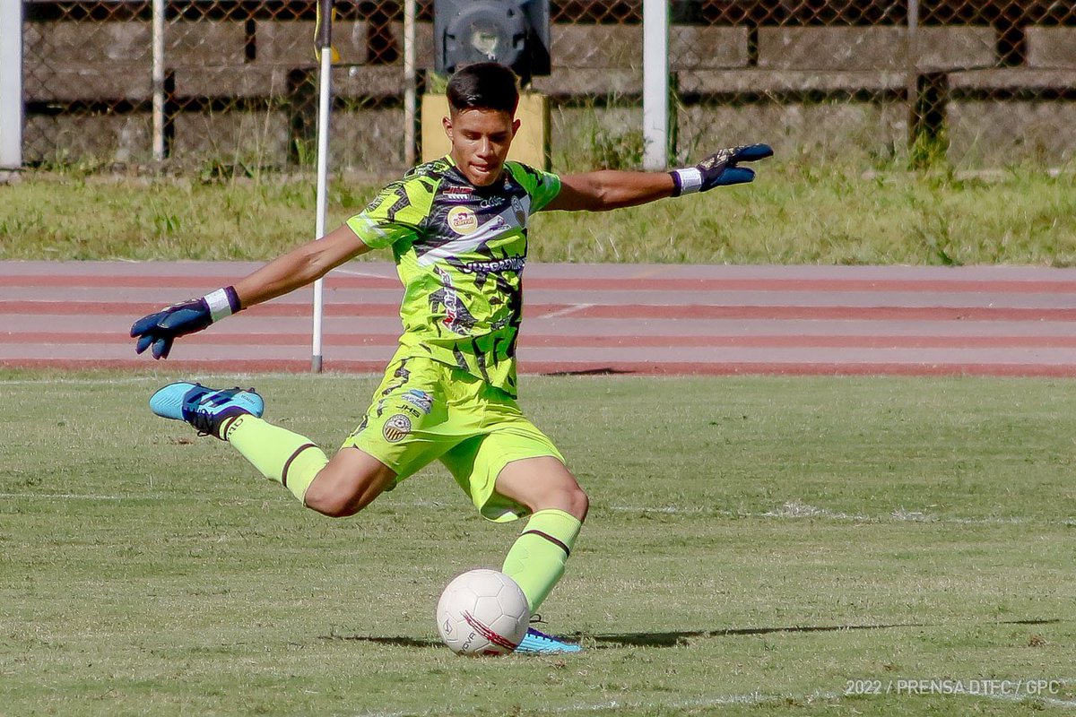 Cantera_DTFC's tweet photo. #ReservaDTFC | #EdwinVargas | “Hay que hablarles mucho a los centrales, laterales y a todo el grupo para llenarlos de confianza, para que busquen el gol sabiendo que la zaga está segura”🎙️ https://t.co/IL5FgiSjBW