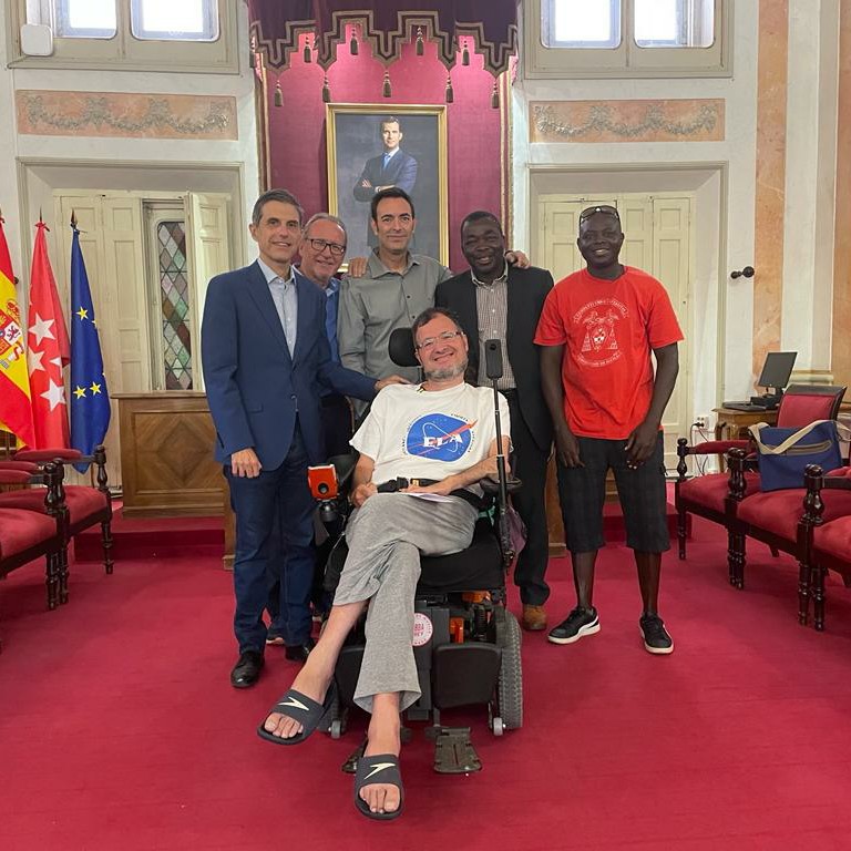 7lagos7vidas's tweet photo. Llegamos a @AytoAlcalaH y nos recibió el Sr. Alcalde @javiRpalacios para cerrar nuestro viaje a Cabo Norte. Hablamos tb de la importancia de pensar en soluciones con coste cero que promuevan la inclusión de personas con diversidad funcional en nuestra ciudad. ¡Muchas gracias! https://t.co/RmDzGSDSXr