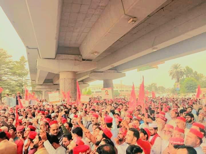 ayaz_babak's tweet photo. تحریک انصاف کے تیمور جھگڑا ،شوکت ترین کے اڈیو لیک کے بعد ثابت ہو گیا غدار کون ہیں! غدار تحریک انصاف خیبرپختونخوا کے حکومت کے خلاف پشاور میں اسمبلی کے باہر عوامی نیشنل پارٹی کا عظیم الشان احتجاجی مظاہرہ
خیبرپختونخوا کی نااہل حکومت استعفیٰ دے
#PeshawarAnpStrike
#GoImranGo https://t.co/X0B27ksXrn