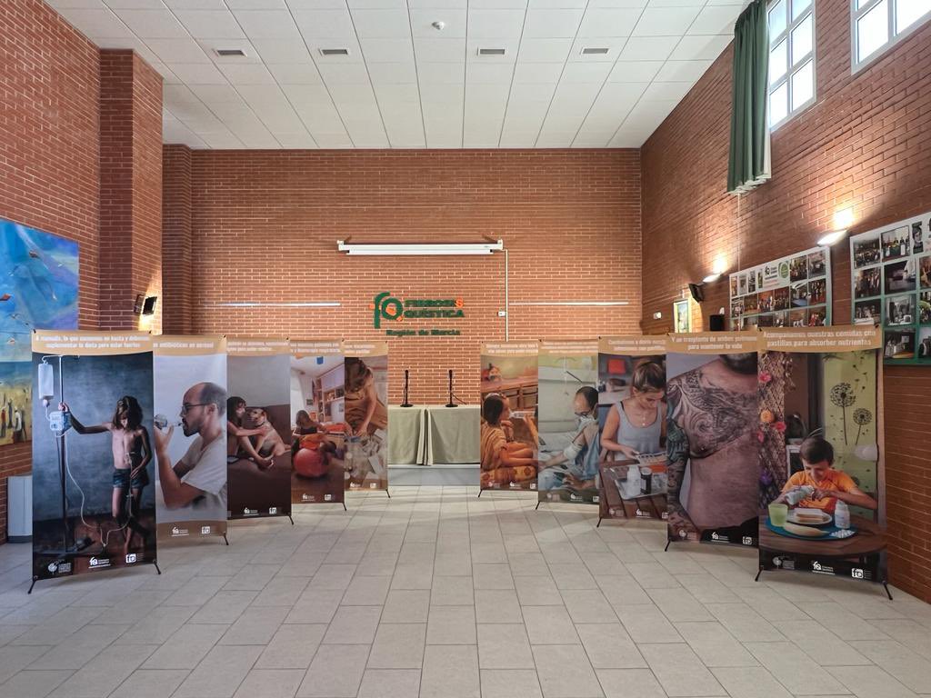 🔹Este jueves 8 de septiembre, estaremos presentes desde las 9:00h en la plaza del Cardenal Belluga con motivo del #DíaMundialDeLaFibrosisQuística 🧡💚

🔹Ven a visitarnos, te esperaremos con esta exposición con la que visibilizar los cuidados en la #FibrosisQuística 🫁