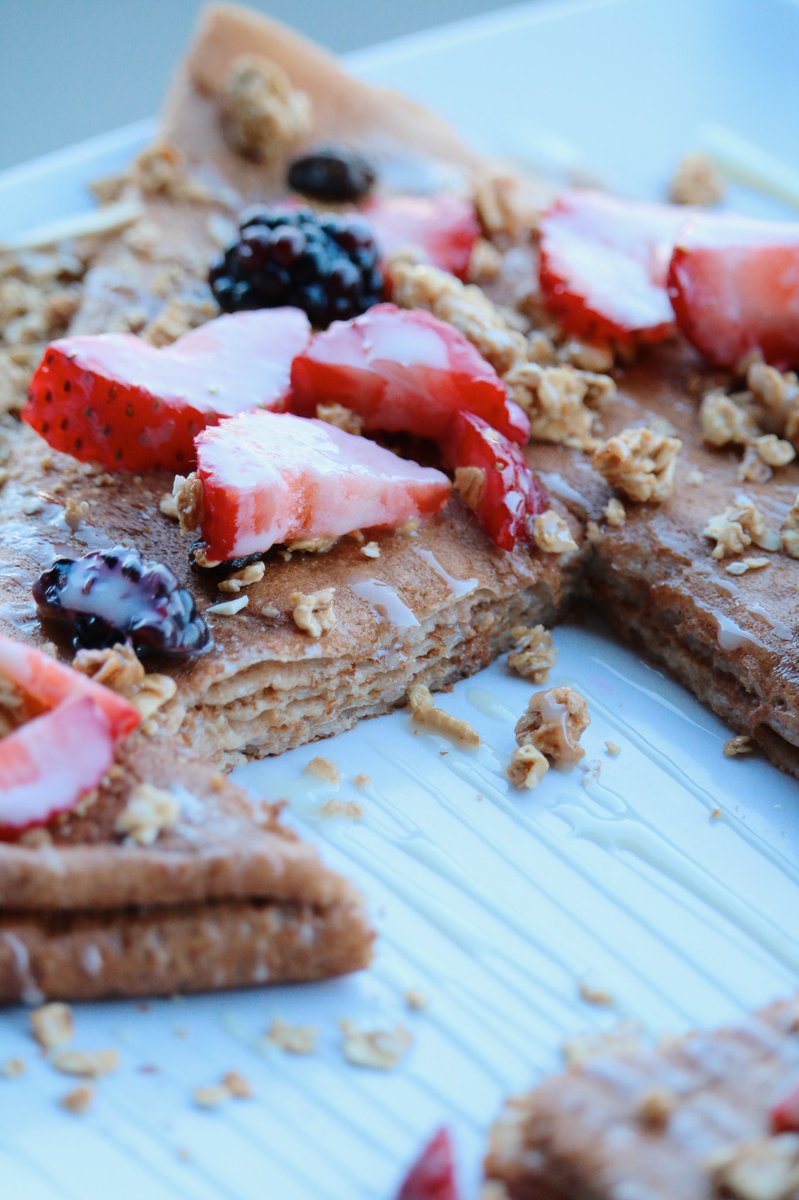 ColadosC's tweet photo. Layers on layers on layers #WholeWheatCrepe https://t.co/QqmGXvIKRA
