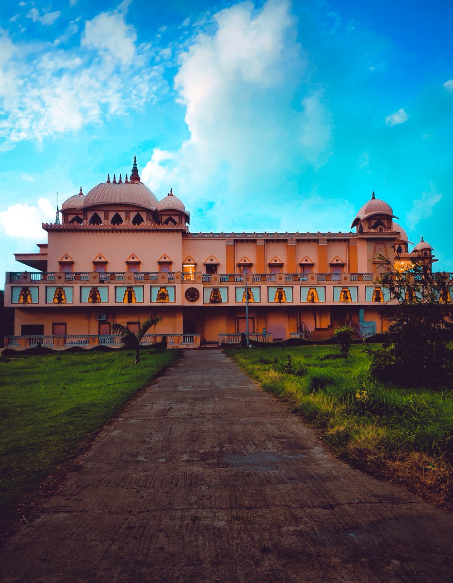 BhaweshThakur9's tweet photo. Ramakrishna Mission Ashrama, Asansol West Bengal

Shot on - @RedmiIndia note 9 pro max
@MIUI_India @miuirom
#redmi #redmimobile #redminote9promax #xiomiindia

Pindle link-https://t.co/qRLg99hJPC
@Pindle_India #pindleIndian #pindle #pindleindia #photographylovers #clikclik https://t.co/qiNMTb1CgP