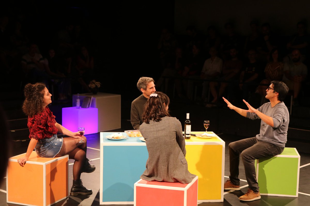 pastanagaverda's tweet photo. En @desbordat parla de KALUMBA al @Recomana_ !

"La comèdia desperta les preguntes necessàries sobre la felicitat, la capacitat de cada espectador de viure amb intensitat el seu propi serial i de saber-se protagonista d’un drama amb girs sorpresa." 

➡️➡️https://t.co/qSrhbCETCf https://t.co/gp3S2NWpOu