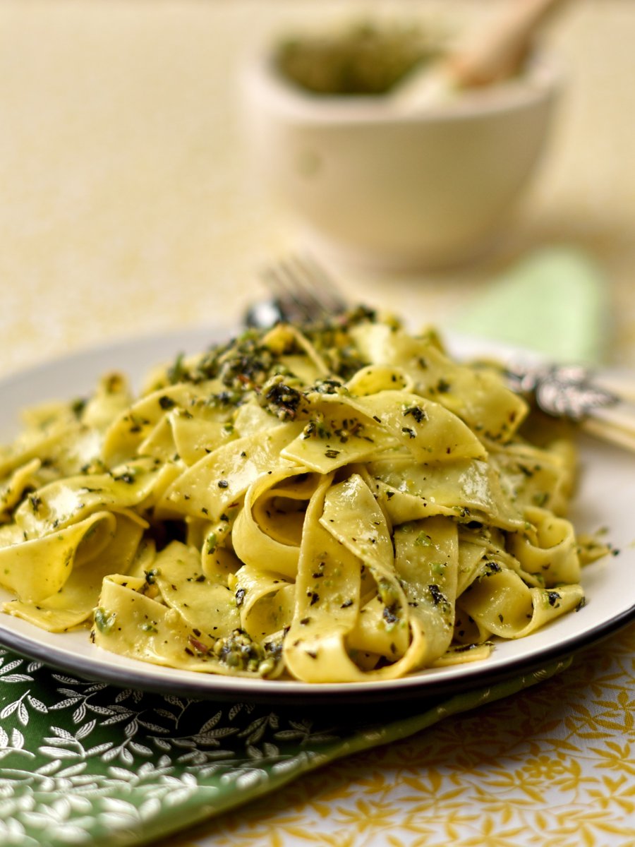 FoodRhythms's tweet photo. Parpadelle with pea pistachio and mint pesto
Recipe: https://t.co/6yvLAh9HM3
By: https://t.co/iKSDehp1DO
@circusgardener #foodrhythms #pesto #goodfood #lovefood #pasta #chef #cheflife #foodie #foodlover #italian #italianfood #recipes #RecipeOfTheDay #RecipeMaster #mint #lunch https://t.co/waCOoeywer