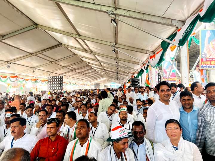 pavanmeenainc's tweet photo. सोई हुई सरकार को आज जगाना है,
बढ़ती महंगाई के खिलाफ परचम लहराना है।

श्री @ShantiDhariwalk जी नगरीय विकास मंत्री राजस्थान सरकार के साथ रामलीला मैदान दिल्ली पर 
#महंगाई_पर_हल्ला_बोल_रैली में साथ शिरकत की ।
  
फॉलो Me @pavanmeenainc
#RahulNa8Vachan https://t.co/sfdc5j72Vp