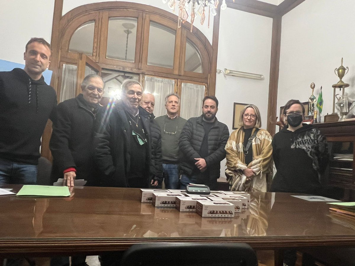 CAAjedrez's tweet photo. Seguimos recuperando patrimonio en el Club Argentino. Hace cinco meses venimos trabajando para recuperar espacios de juego, recursos y socios. Ahora conseguimos nuevos relojes, que forman parte de un programa para modernizar juegos, mesas e iluminación en todos nuestros salones. https://t.co/ZOB2IeWJfD