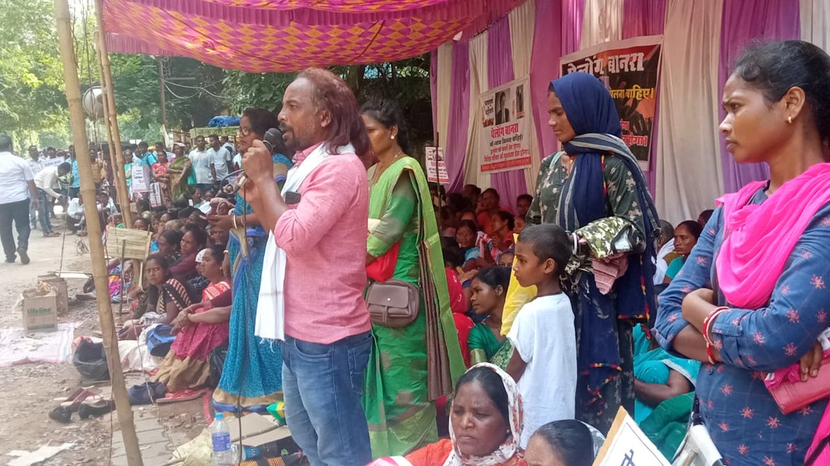 GabbarHembram's tweet photo. #पेलोंग_बानरा_उनचुड़ी_खूँटपानी की निर्मम हत्या के ���िरोध में पुराना डीसी अॉफिस,चाईबासा के समक्ष ग्रामीणों के धरना-प्रदर्शन कार्यक्रम में आदिवासी हो समाज महासभा एवं आदिवासी हो समाज युवा महासभा की टीम के साथ हिस्सा लिये और उनकी न्याय की माँग किये । https://t.co/PLSNSnJ4Hl