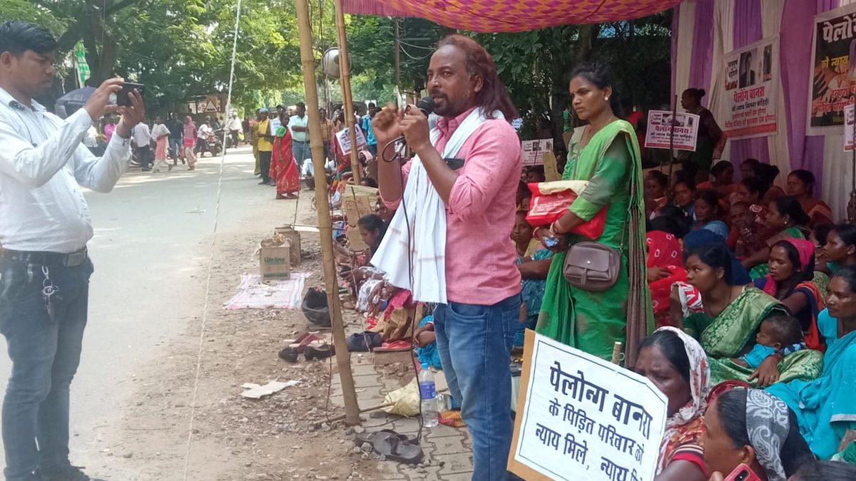 GabbarHembram's tweet photo. #पेलोंग_बानरा_उनचुड़ी_खूँटपानी की निर्मम हत्या के ���िरोध में पुराना डीसी अॉफिस,चाईबासा के समक्ष ग्रामीणों के धरना-प्रदर्शन कार्यक्रम में आदिवासी हो समाज महासभा एवं आदिवासी हो समाज युवा महासभा की टीम के साथ हिस्सा लिये और उनकी न्याय की माँग किये । https://t.co/PLSNSnJ4Hl