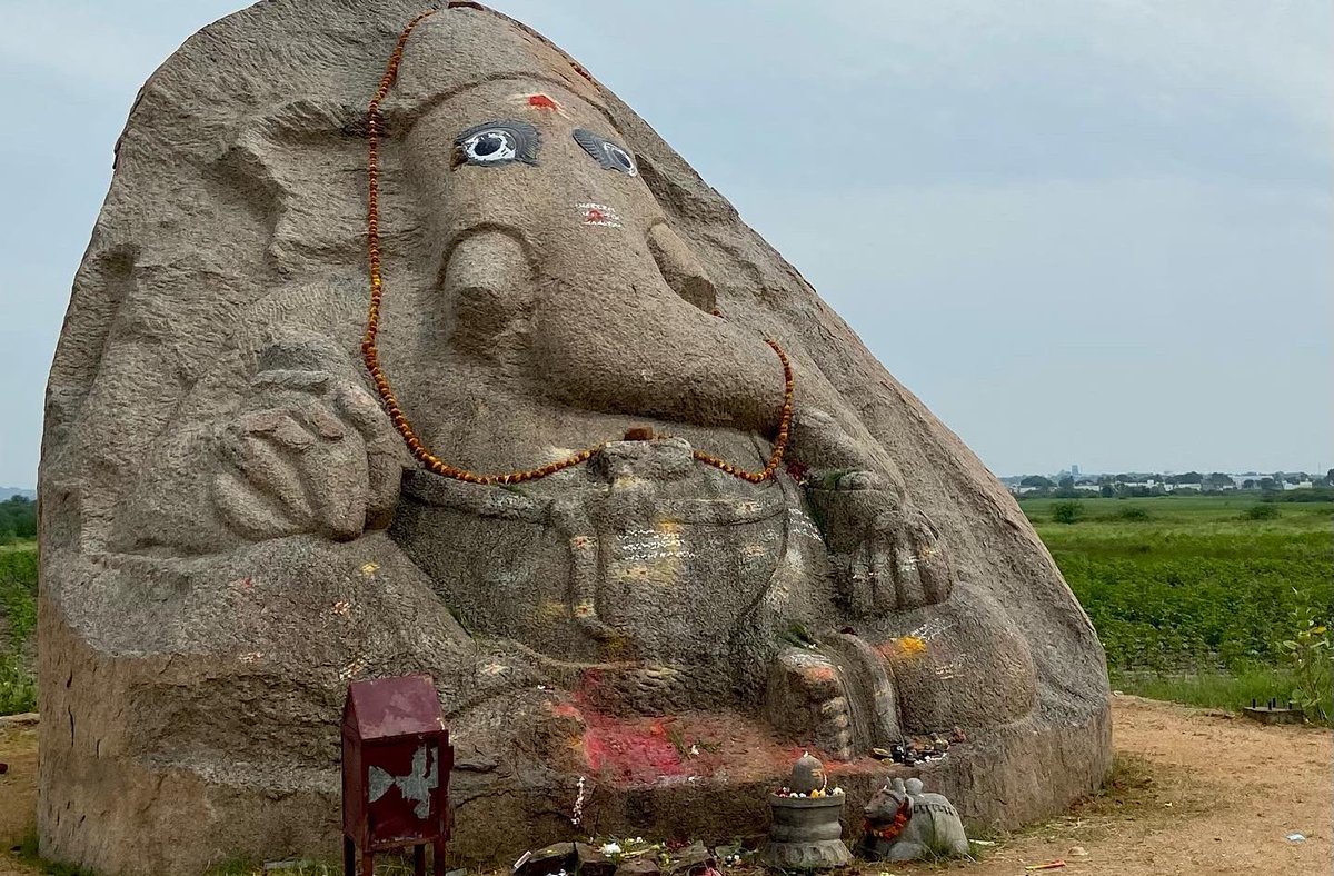 Completehari's tweet image. India’s largest monolith Ganesha lying abandoned in Telangana. 1000 year old Aishwarya Ganapathi located in a small village called Avancha near Jadcherla needs your attention. It’s high time we build a grand temple for him @BJP4Telangana @narendramodi @KTRTRS @TelanganaCMO