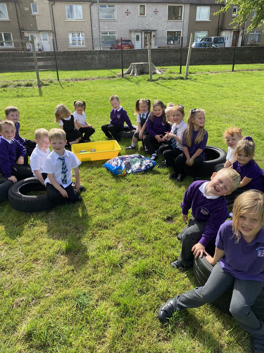 MrBlairBPS's tweet photo. ππ Back to Nature ππ
Earth soil π
Today in back to nature we learned all about earth and the importance it has on helping flowers and grass grow πΈ
Did you know banana peels and apple cores are great for soil?
Ask at home how worms help soil too π
#BPSBackToNature https://t.co/fcgfqL5Gxm