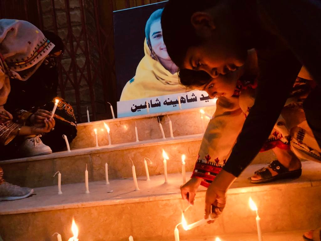 ZaraShaheen_'s tweet photo. An artist never dies. You are immortal Shahina. The thing which aches our hearts is we will never see you again, will never hear you again and the hardest thing is we will never be able to see any new art and literary work coming from you.
#justiceforshahinashahin https://t.co/JfrCBk6cmH
