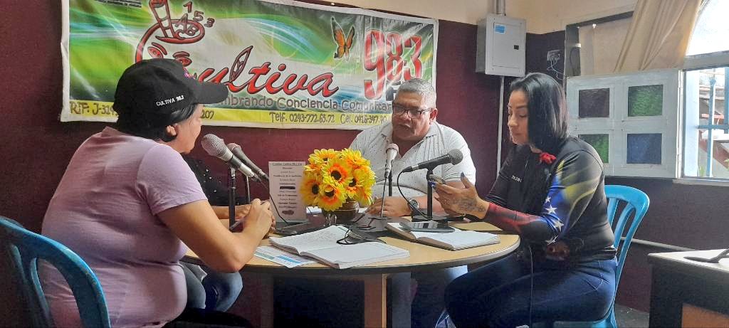 #5Sep Desde Cultiva 98.3fm  tuvimos de invitado al Lic. Joel Rodríguez del equipo de @Catastro_FLA, dónde dió  información al pueblo sobre el Catastro Popular de Linares Alcántara. Programa de Gestión " El Renacer de Linares. #CuidemonosDeLaCovid19 <a href="/Soykarinacarpio/">Karina Carpio</a>