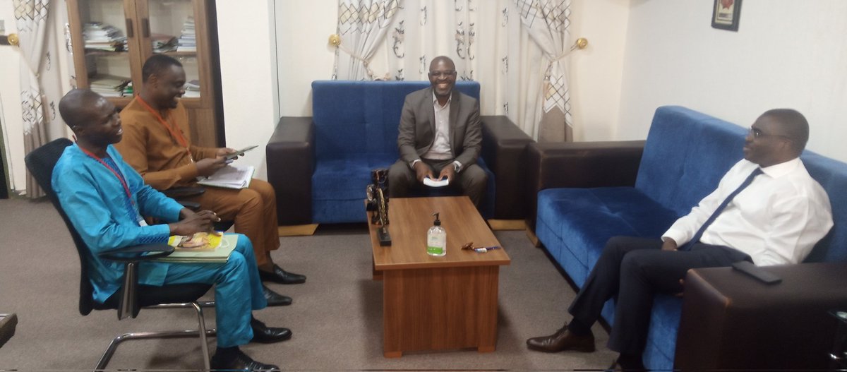 insbenin's tweet photo. Le DG de #Afristat @Paul-Henri N'GUEMA MEYE, effectue une mission de travail au #Benin à partir de ce lundi 5 septembre 2022. A son arrivée, il a eu une séance de travail avec le DG l'#INStaD @Laurent_Hounsa et certains Directeurs Techniques de l'Institut https://t.co/HavFRSpAqq