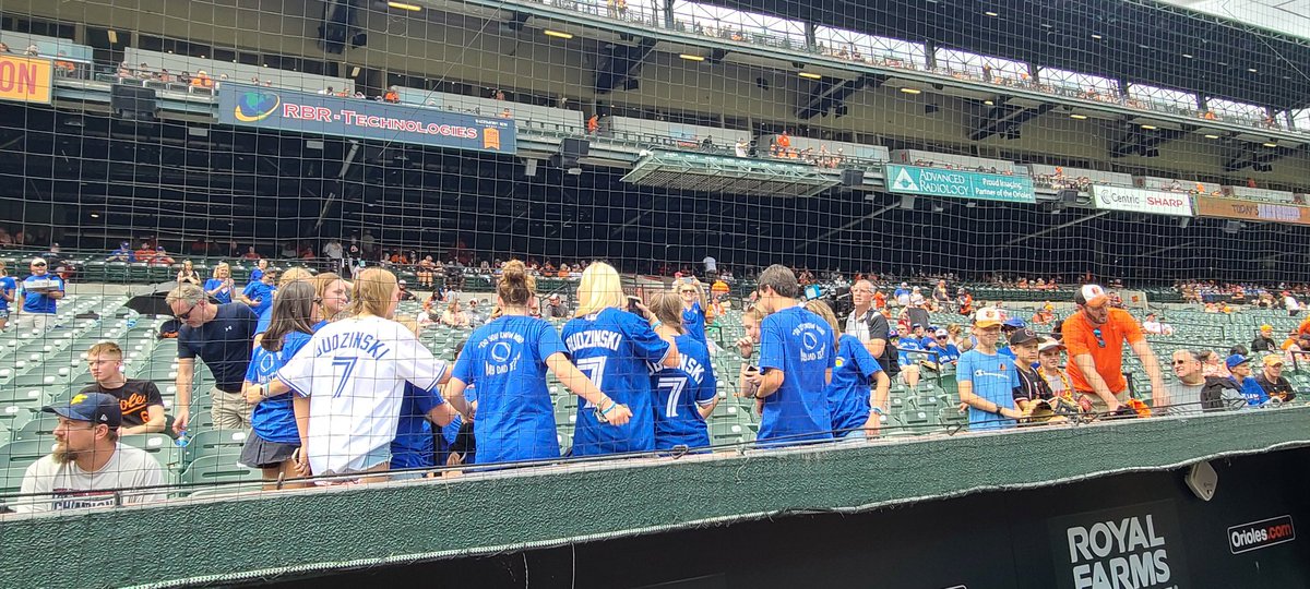ArashMadani's tweet photo. Very cool scene here in Baltimore. 
 
About 30 family and friends of the late Julia Budzinski made the trip from Virginia to watch the Blue Jays play.
 
The "do you know who my dad is" emblazoned on the back is a helluva touch. 
 
We will tell this story on today's broadcast. https://t.co/ArSyDyfJQx
