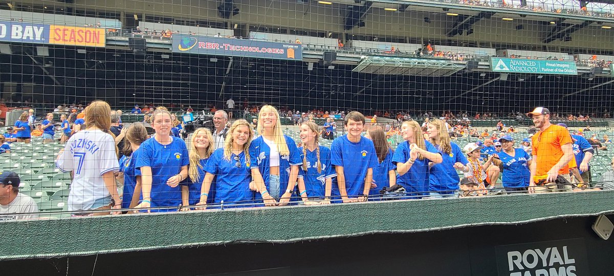 ArashMadani's tweet photo. Very cool scene here in Baltimore. 
 
About 30 family and friends of the late Julia Budzinski made the trip from Virginia to watch the Blue Jays play.
 
The "do you know who my dad is" emblazoned on the back is a helluva touch. 
 
We will tell this story on today's broadcast. https://t.co/ArSyDyfJQx