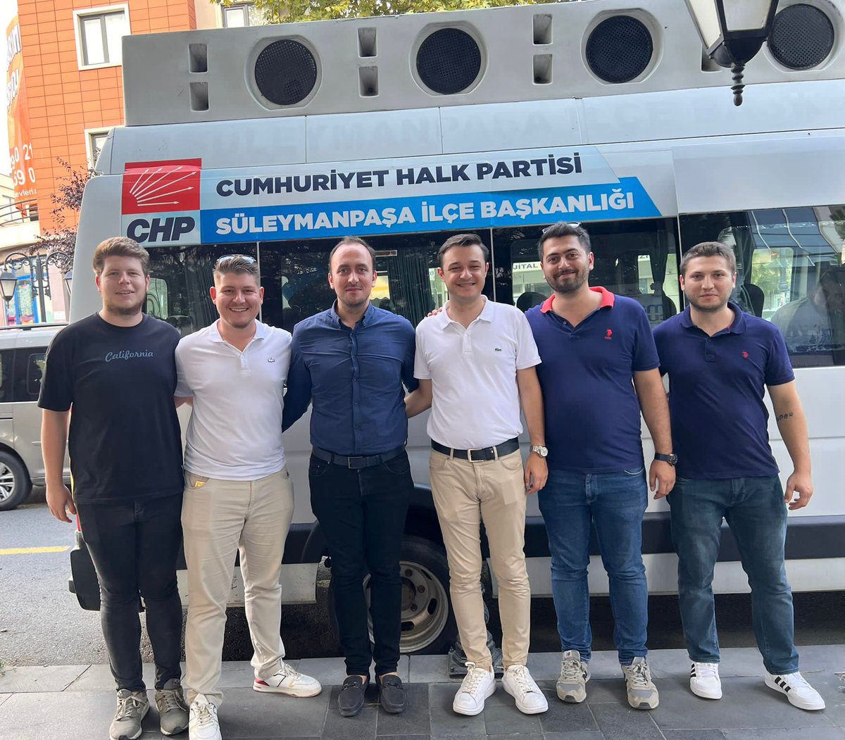 Chptekirdaggenc's tweet photo. Öğrenci ve Genç arkadaşlarımızın yoğun olduğu bölgelerde stand çalışması yaptık. 
Genel Başkanımız Kemal Kılıçdaroğlu’nun gençlere vaatlerini anlattık.
Gençlerimiz Cumhuriyet Halk Partisi iktidarını bekliyor.
#GeliyorGelmekteOlan https://t.co/IGAsGkqZ8z