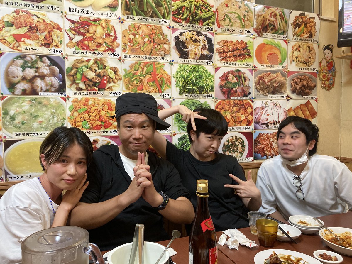 もう今日はもうぐったりすぎて朝氏と手裏剣を作るくらいしかできずママ今日はつまんない・と言われながらも体力回復に努めた…写真は楽日がおわって打ち上げて大好きなスタッフ陣と何枚も何枚も写真を撮るわたし・
感想いつまでもまだまだ待ってます！
#快快 #コーリングユー