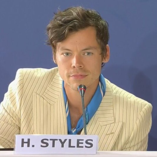 ithinklouisknow's tweet photo. harry styles en italia siempre ha sido un buen motivo para levantarse todos los días https://t.co/suLfJ5Urvb