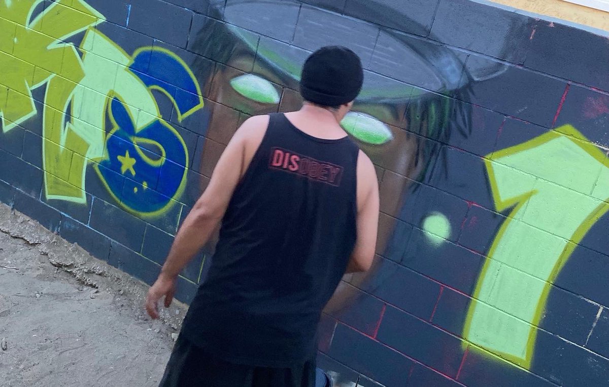 LuckeOne1's tweet photo. “The Blast Master!” KRS1 @IAmKRSOne thank you teacher! #hiphop #krsone #graffiti #walls #mentor #blastmasta #paint #luckeone #energy #peace #happiness #krs1 #westcoast #2sr5 https://t.co/Y1edZAK5dw