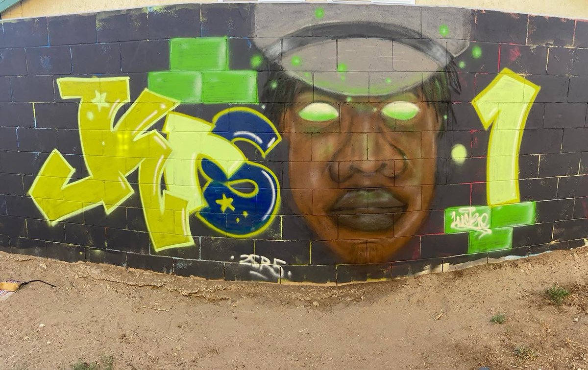 LuckeOne1's tweet photo. “The Blast Master!” KRS1 @IAmKRSOne thank you teacher! #hiphop #krsone #graffiti #walls #mentor #blastmasta #paint #luckeone #energy #peace #happiness #krs1 #westcoast #2sr5 https://t.co/Y1edZAK5dw