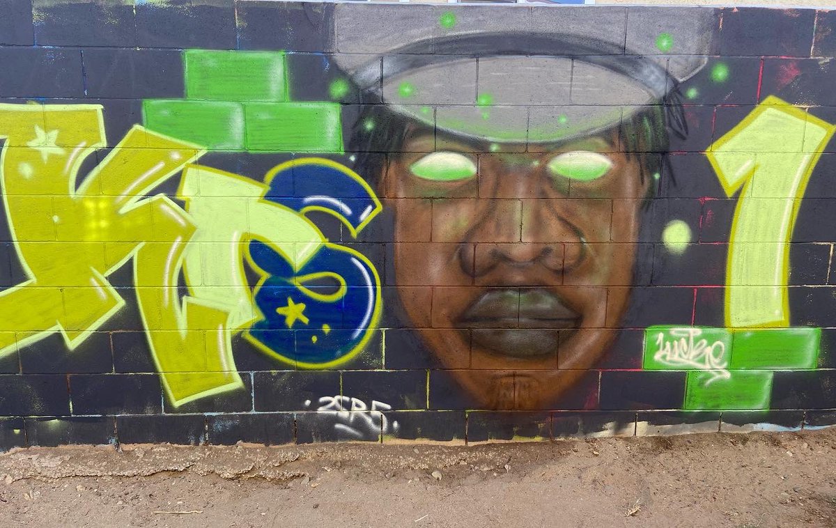 LuckeOne1's tweet photo. “The Blast Master!” KRS1 @IAmKRSOne thank you teacher! #hiphop #krsone #graffiti #walls #mentor #blastmasta #paint #luckeone #energy #peace #happiness #krs1 #westcoast #2sr5 https://t.co/Y1edZAK5dw