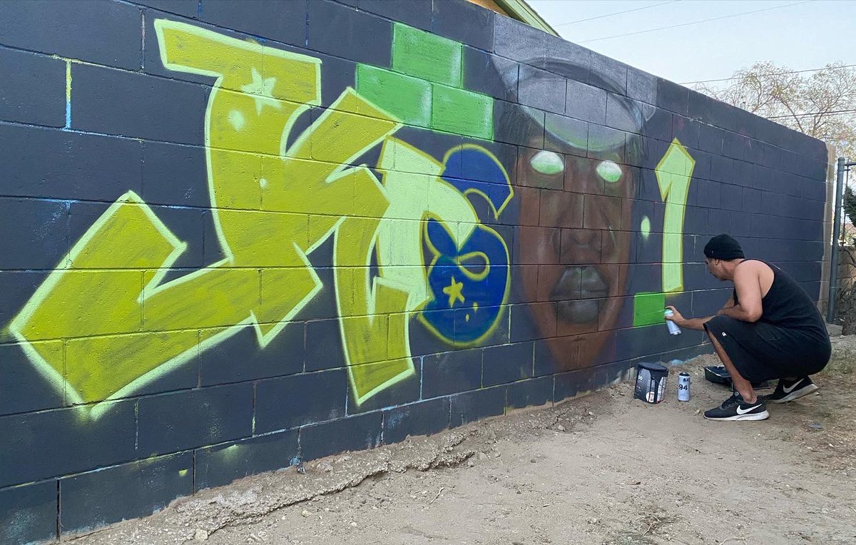 LuckeOne1's tweet photo. “The Blast Master!” KRS1 @IAmKRSOne thank you teacher! #hiphop #krsone #graffiti #walls #mentor #blastmasta #paint #luckeone #energy #peace #happiness #krs1 #westcoast #2sr5 https://t.co/Y1edZAK5dw