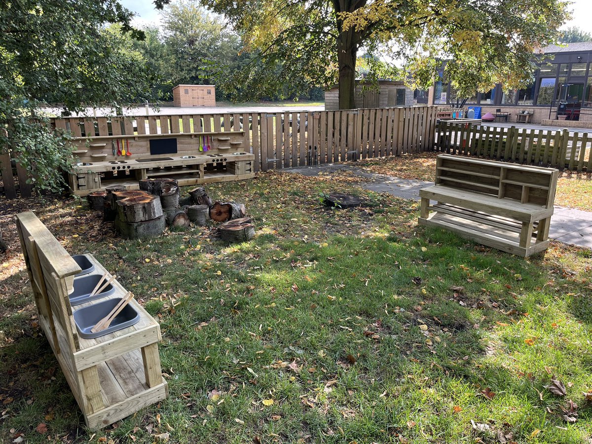 milliesmudkitch's tweet photo. The biggest Mud Kitchen I have made, delivered to Wigginton School today, in time for everyone returning tomorrow. 

This 3.3m Mega Kitchen, along with a 1.5m Work Bench and 1.5m Triple Washing up bowl Bench, is to form an outdoor cafe roll play area.

#mudkitchens #outdoors https://t.co/okXpRR26H0