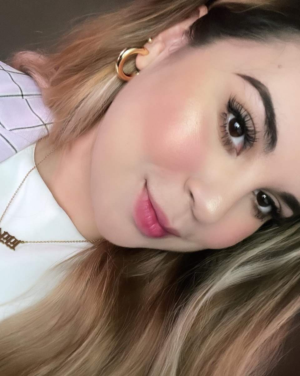 Alessasoriano's tweet photo. Este tweet se cita con tres selfies tuyas.💗 https://t.co/8WLprE20sE