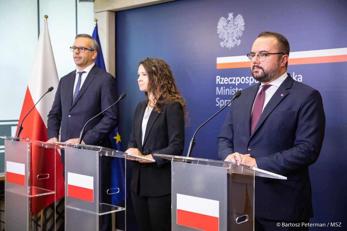 PAIH_pl's tweet photo. 💬 Rozszerzenie #PolandBusinessHarbour przyciągnie do 🇵🇱 jeszcze więcej zaawansowanych technologicznie, innowacyjnych inwestycji i zdolnych, wykwalifikowanych specjalistów - Prezes @KrzysztofDrynda podczas konferencji poświęconej rozszerzeniu programu na wszystkie kraje świata https://t.co/ZuUnyLoXaM