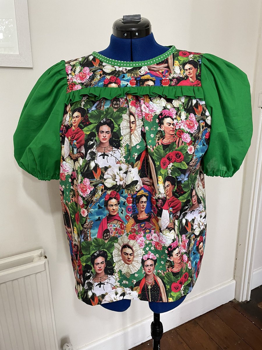 LouSalmon's tweet photo. Another Friday Pattern Company Sagebrush Top. Such a lovely pattern with some bright material for a dreary day 🌺 https://t.co/ZsD3qHVvml