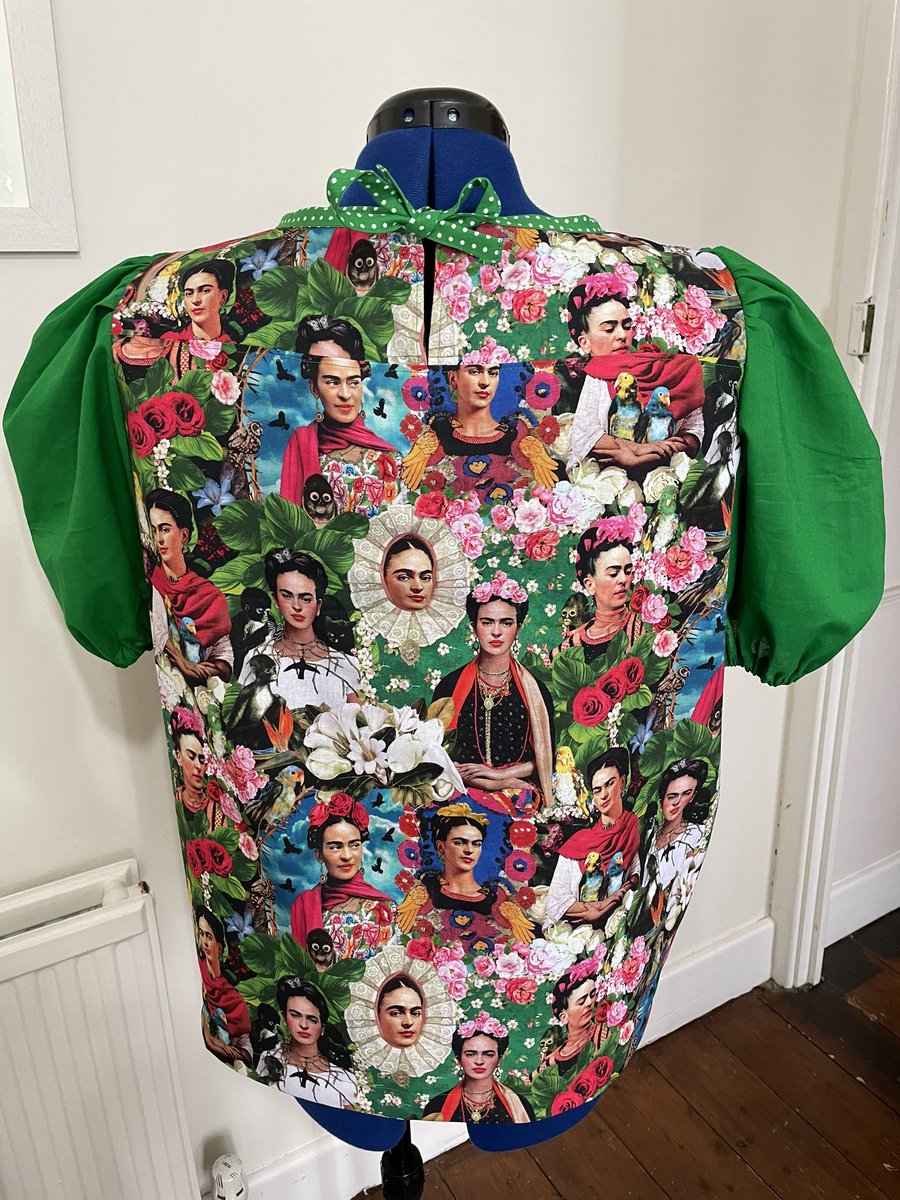 LouSalmon's tweet photo. Another Friday Pattern Company Sagebrush Top. Such a lovely pattern with some bright material for a dreary day 🌺 https://t.co/ZsD3qHVvml