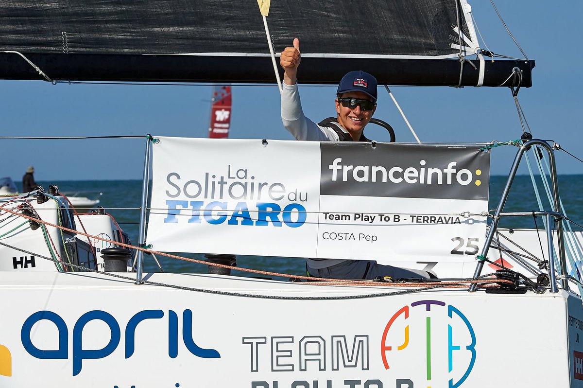 LaSolitaire56e's tweet photo. 💬 @pepcosta9 : « La nuit n’a pas été si paisible et facile, avec le passage de la bouée d’Arcachon, les empannages dans du vent un peu fort et maintenant la molle. Mais j’étais plutôt bien positionné à la marque » ⛵️

#LaSolitaire #IciNaissentLesLégendes https://t.co/GGeKGon73Z