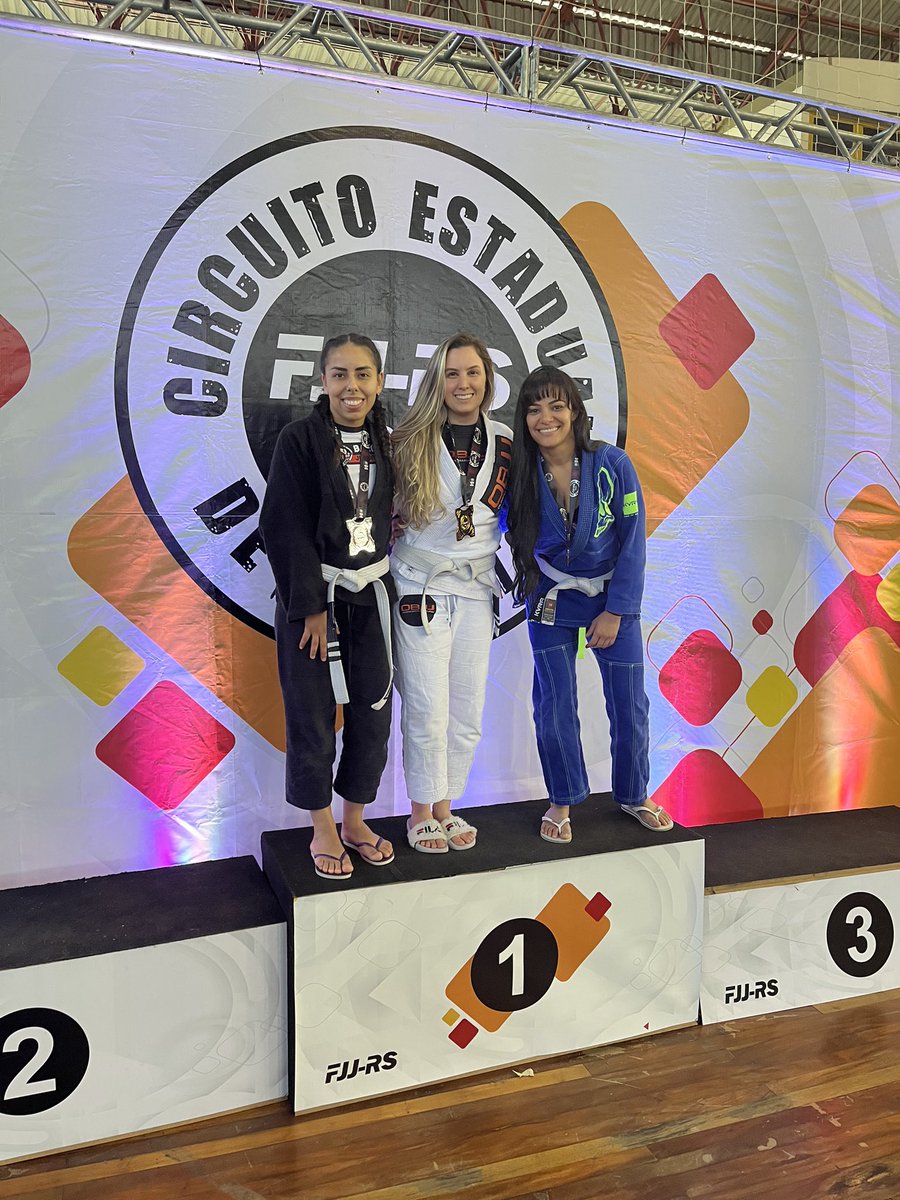 belverlindo's tweet photo. Aos 28 anos nasce uma atleta, nunca é tarde! Campeã estadual de Jiu Jitsu! 🙏🚀🥇🏆 #rs #bjj #JiuJitsu https://t.co/AEjOS0mJcD