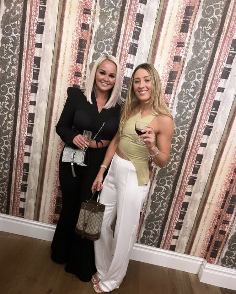We swapped the combats 🍃 for the chic and our water for wine🍷 for last night’s <a href="/SAS_WDW/">Celebrity SAS: Who Dares Wins (#SASWhoDaresWins)</a> premier 🍿 

Great to be reunited with the crew, can’t wait for next weeks episode! #SASWhoDaresWins