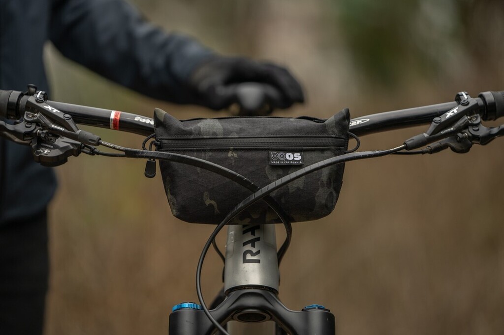 OuterShellAdven's tweet photo. Short head-tubed mountain bike? Long stemmed road bike? Our mini-bar bag can do it all.
.
.
.
#outershell #bikebag #bikepackinglife #gravelgrinding #bikecamping #handlebarbag #explorebybike #adventurebybike #sfmade https://t.co/m3KWcreQAA