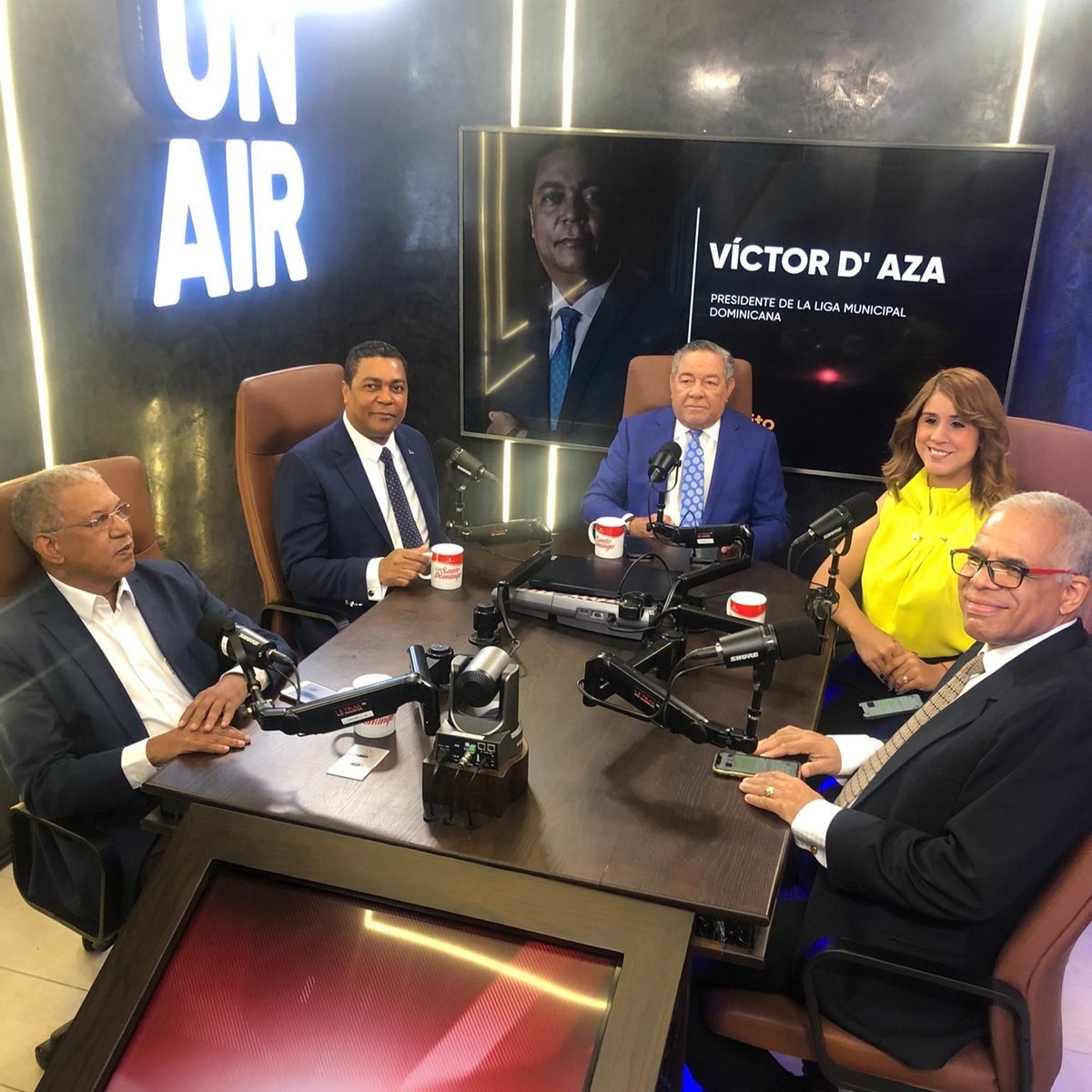 VictorDazaT's tweet photo. #EnVivo Entrevista en El Cafecito por @teleuniversord 

https://t.co/OBtKuWel5K
#NuevaLigaMunicipal https://t.co/ZWu7K5iHMQ