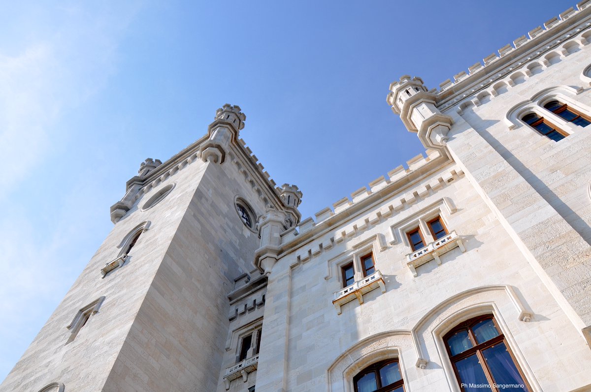 sangermax's tweet photo. il #Castellodimiramare a #Trieste in #fvg è semplicemente #spettacolare la famiglia #asburgica #sapeva bene dove era il #posto #migliore della #città per #vivere con una #qualità alta della #vita tra l'#ossigeno delle moltissime #piante dei #giardini e lo #iodio spinto dal #vento https://t.co/V7lOpNuyFx