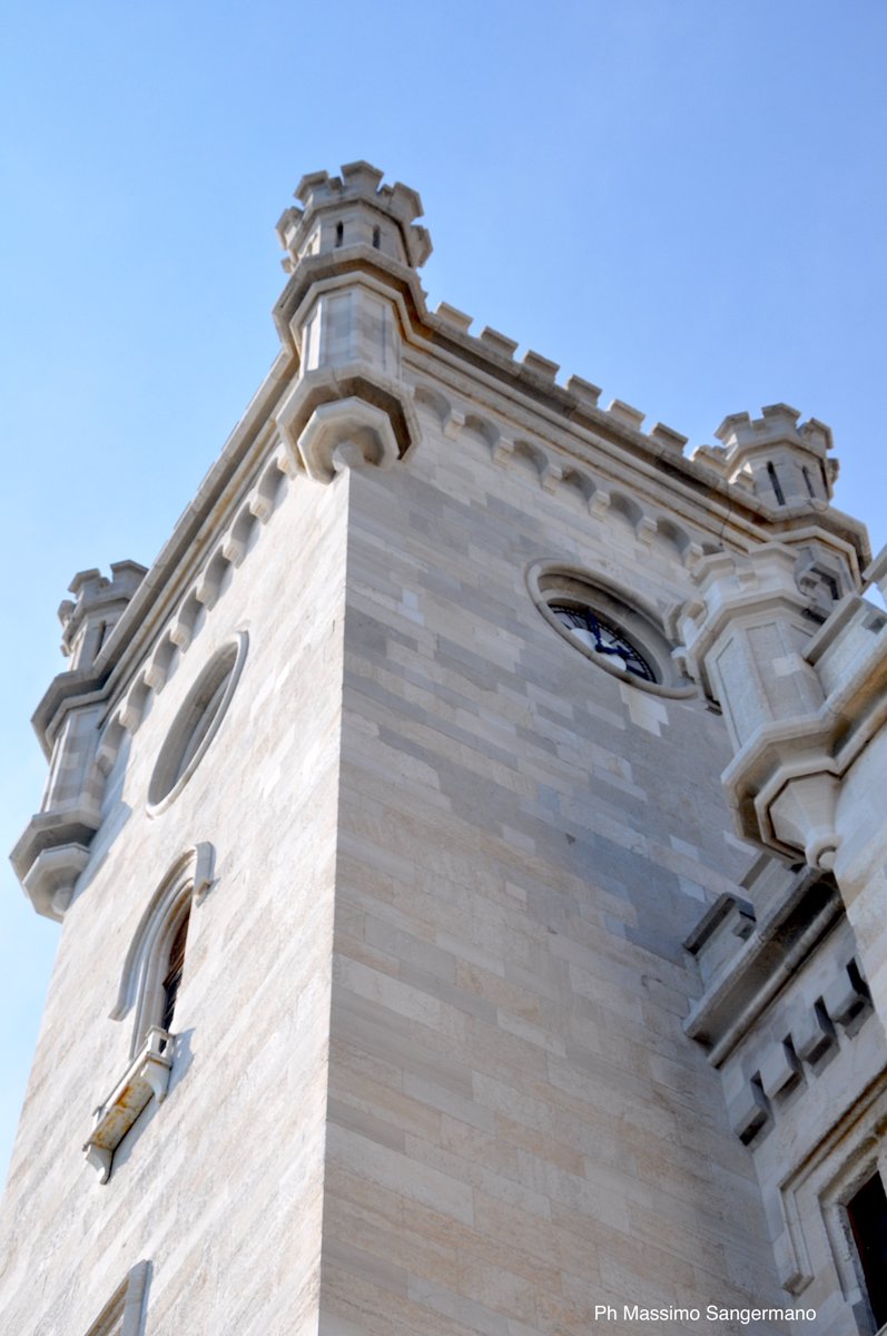 sangermax's tweet photo. il #Castellodimiramare a #Trieste in #fvg è semplicemente #spettacolare la famiglia #asburgica #sapeva bene dove era il #posto #migliore della #città per #vivere con una #qualità alta della #vita tra l'#ossigeno delle moltissime #piante dei #giardini e lo #iodio spinto dal #vento https://t.co/V7lOpNuyFx