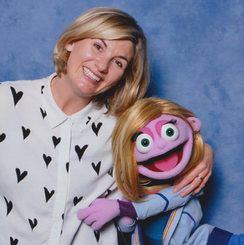 Jodie had an incredible day at the Birmingham Comicon!
She really enjoyed meeting all the other folks and posing for photos!
And she even met an actress called Jodie who pretends to be her!

#avenuewho #doctorwho #drwho #puppet #puppetbuilder #muppets #jodiewhittaker #13thdoctor
