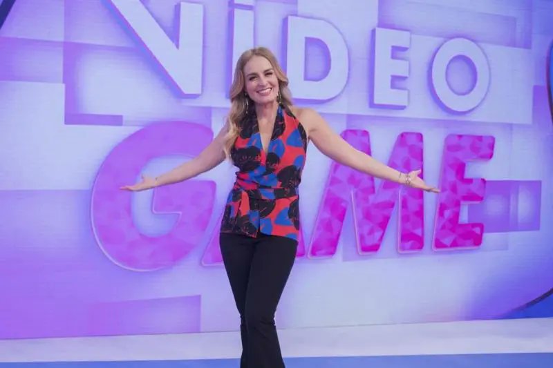 litdrinkwine's tweet image. Após 11 anos do fim do programa, @angelicaksy se torna a primeira apresentadora brasileira a levar um Emmy Award, pelo seu programa atemporal Vídeo Game.
