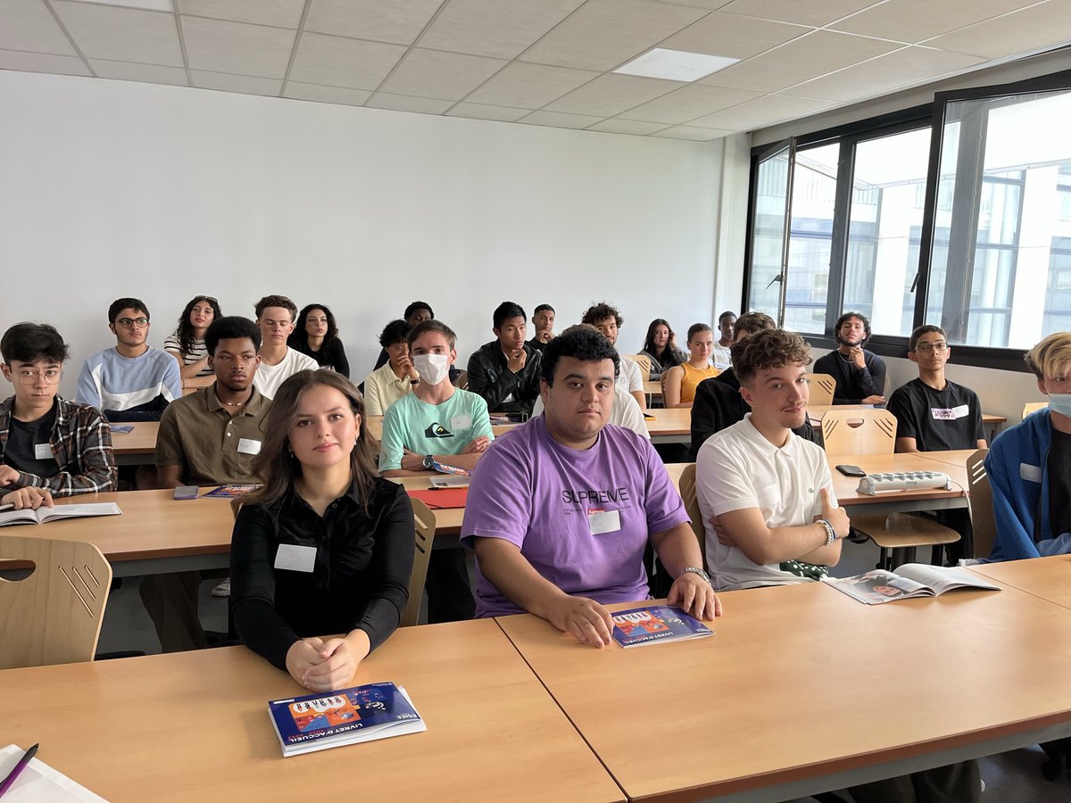 ESIEEPARIS's tweet image. [Rentrée 2022] Bienvenue aux élèves qui intègrent le premier cycle à @ESIEEPARIS  ainsi que les élèves du programme Bachelor ! Bonne rentrée à tous ! 
#formation #ingenieur #premiercycle #bachelor #rentree2022 #esiee #esieeparis #universitegustaveeiffel