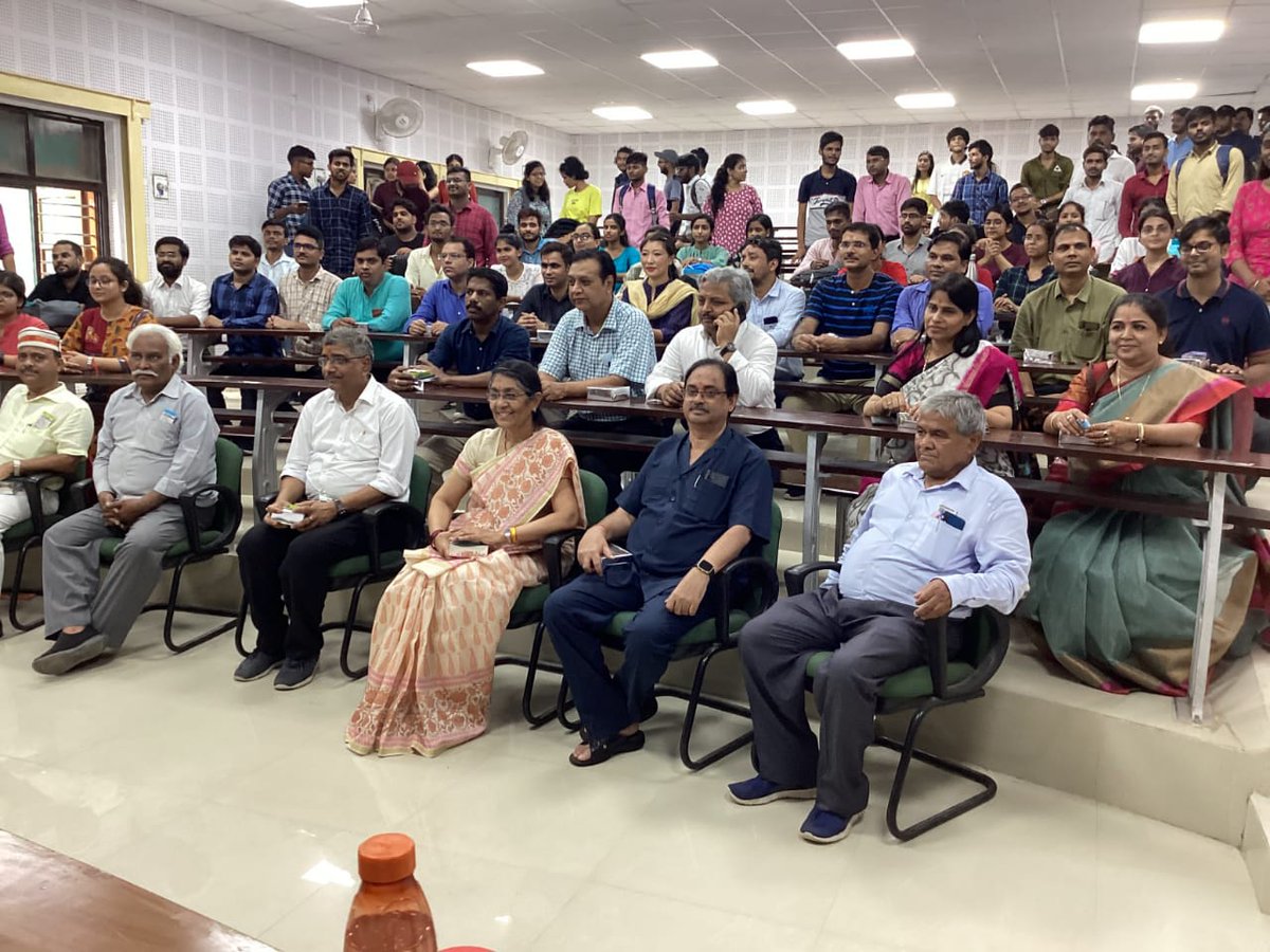 bhu_Ekagra's tweet photo. Teachers' Day celebrations at Department of BOTANY, ZOOLOGY &amp; CHEMISTRY, Institute of Science, BHU.
@bhupro @DeanScienceBHU @ProfAnilKumarT1 @AmiyaKSamal @akhil28m @amareshsingh86 @Sameer_1809 @akkharwar26 @gyanc7 @Richa__arya @Gauravkpandey @snpandey2011 https://t.co/zbqw0l94FX