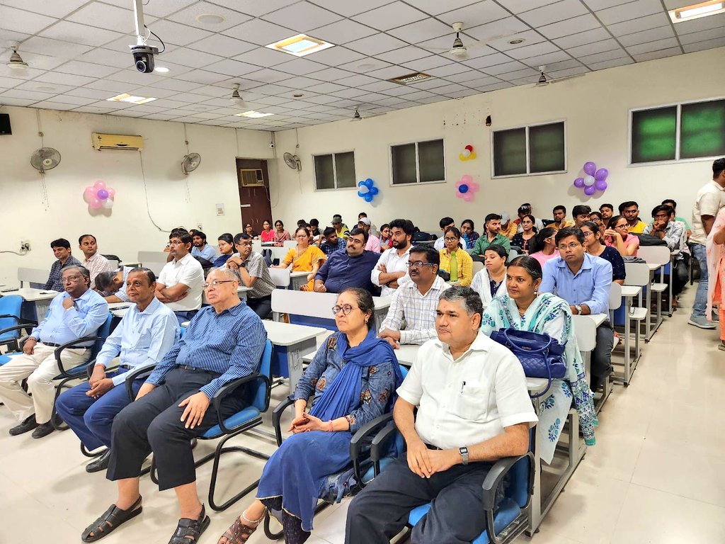 bhu_Ekagra's tweet photo. Teachers' Day celebrations at Department of BOTANY, ZOOLOGY &amp; CHEMISTRY, Institute of Science, BHU.
@bhupro @DeanScienceBHU @ProfAnilKumarT1 @AmiyaKSamal @akhil28m @amareshsingh86 @Sameer_1809 @akkharwar26 @gyanc7 @Richa__arya @Gauravkpandey @snpandey2011 https://t.co/zbqw0l94FX