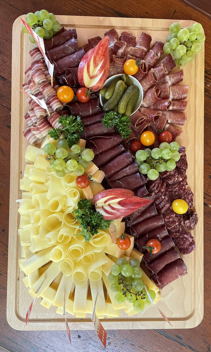 Visite de terrain au Grand bisse d’Ayent - Communs d’hier et d’aujourd’hui - #commun_en_transition - grand merci au consortage et au Musée des bisses  #agriculture #tourisme #hydroélectricité #CIRM #projet_comete  <a href="/FGSE_UNIL/">Faculté Géosciences et Environnement - UNIL</a> <a href="/unil/">Université de Lausanne</a> <a href="/EmmanuelSALIM9/">Emmanuel SALIM</a> @JohnLenglet @MuseedesBisses