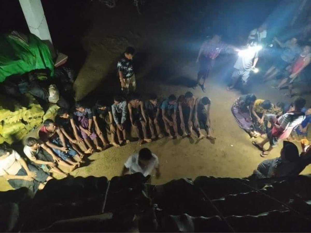 rc_jaber's tweet photo. 17 (12 man and 5 women)Rohingya were arrested on Gwa - Than Dwe Road near Shaw Phyu Taung Bridge in Rakhine statet today. The brutal junta continue to carry out genocide against in Rohingya and arrested approximately 1000  Rohingya since the coup.

#cred https://t.co/UWEyK9CMTq