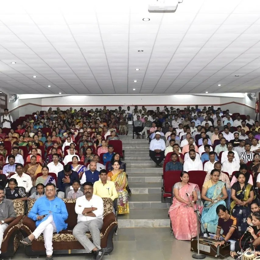 infotapigog24's tweet photo. તાપી જિલ્લા-તાલુકા કક્ષાનો શ્રેષ્ઠ શિક્ષક પારિતોષિક સમારોહ-૨૦૨૨
જિલ્લા કક્ષાના 02,તાલુકાના 05 શ્રેષ્ઠ શિક્ષકો, 100 ટકા પરિણામ ધરાવતી સરકારી, ગ્રાન્ટેડ શાળાઓના કૂલ 14 આચાર્યો,શ્રેષ્ઠ પ્રદર્શન કરનારા 06 વિદ્યાર્થીઓને મહાનુભાવોના હસ્તે પ્રશસ્તિપત્ર આપી બીરદાવ્યા
#tapi #techarsday https://t.co/U7MQZVkyqd