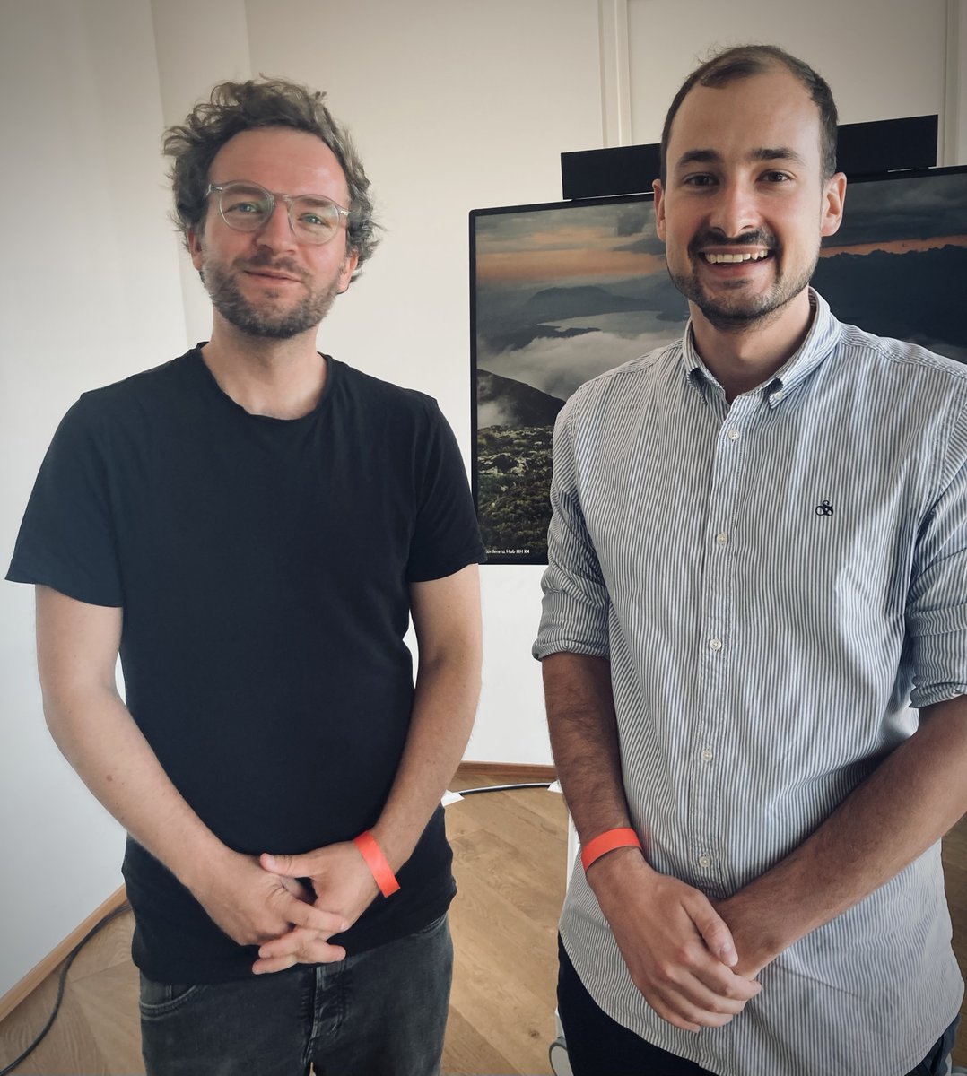 Vielen Dank <a href="/reporterforum/">Reporter:innen-Forum</a> für den tollen Reporter:innen-Workshop! Hat großen Spaß gemacht!

Hier die Slides von @ferdicoucou und mir zu neuen Visualisierungen und Darstellungsformen: dropbox.com/s/juy5vmt9p48f…

Foto: <a href="/JensRadue/">Jens Radue</a> #rewo22