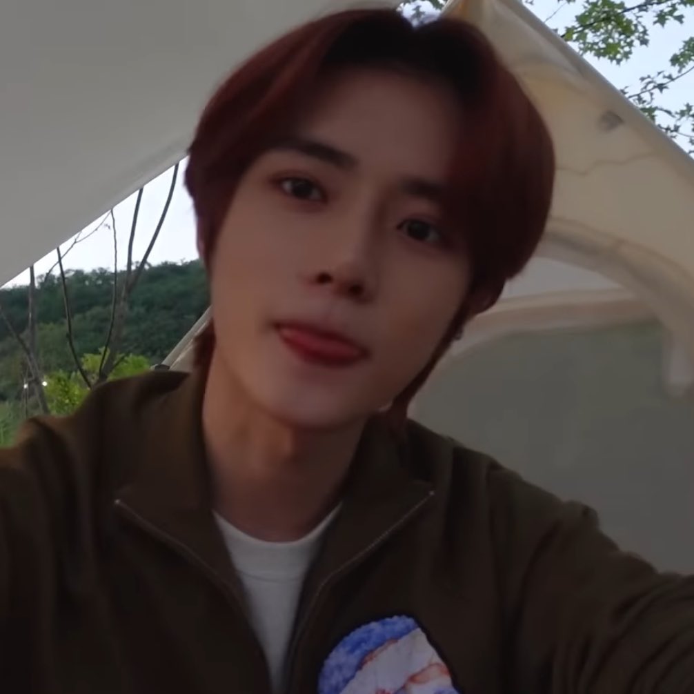 dailybeargyu's tweet photo. beomgyu KNOWS he's attractive https://t.co/jpWXuwoRhR