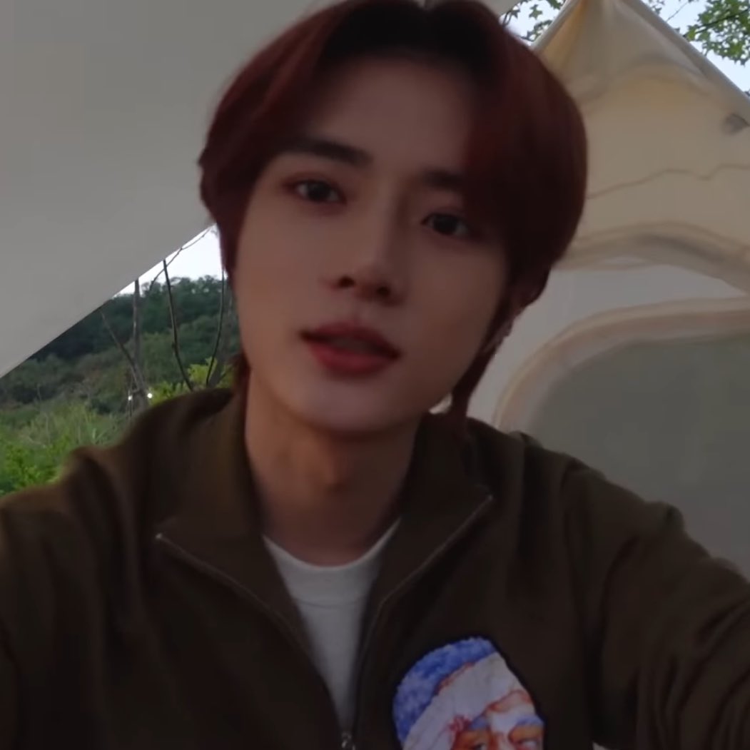 dailybeargyu's tweet photo. beomgyu KNOWS he's attractive https://t.co/jpWXuwoRhR